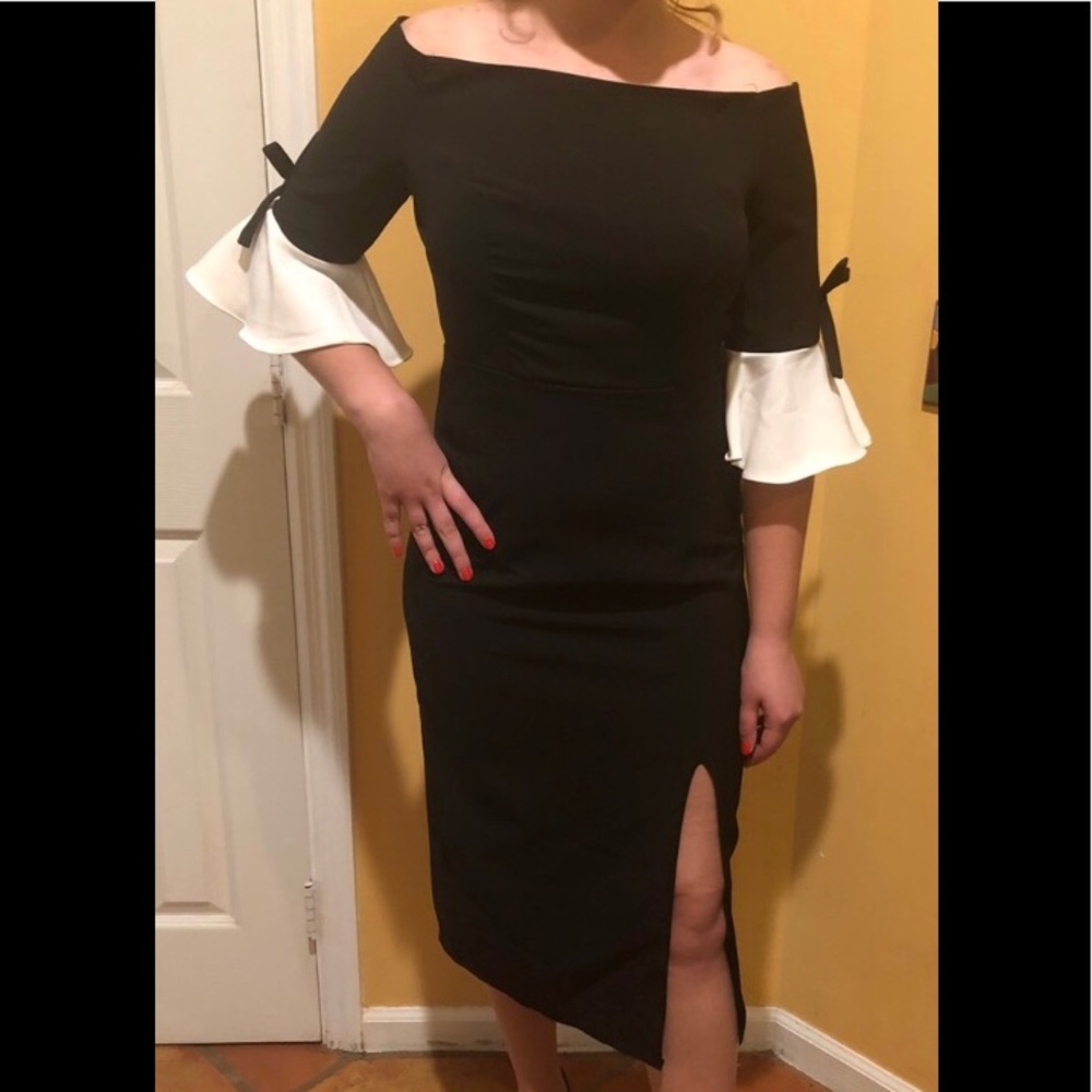 Black and white off the shoulder sexy ruffle sleeve dress size Large